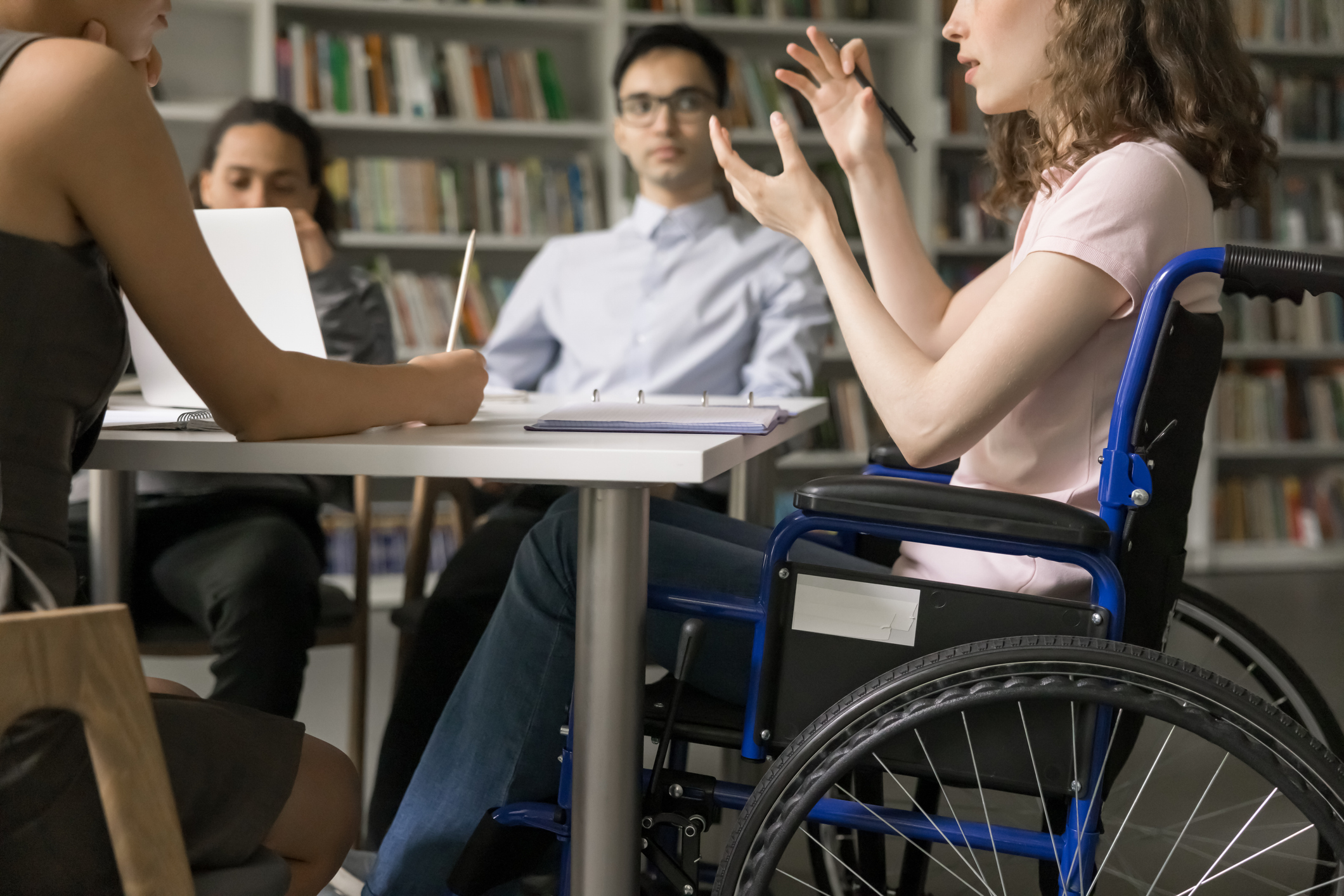 Étudiant·e accompagné·e dans un environnement d’apprentissage inclusif