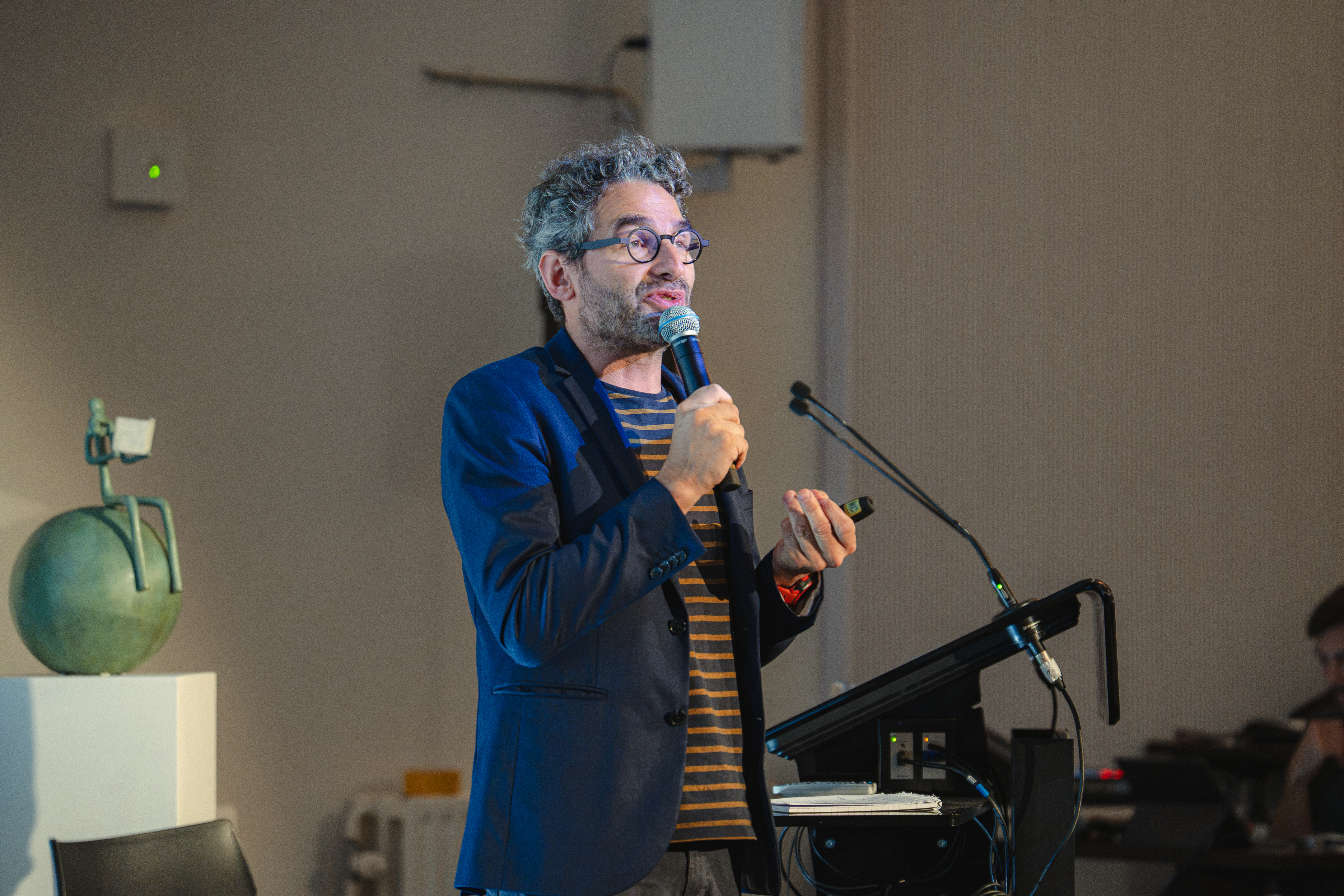 Arnaud Ruyssen, journaliste à la RTBF, lors de la Rentrée Académique EPHEC 2026