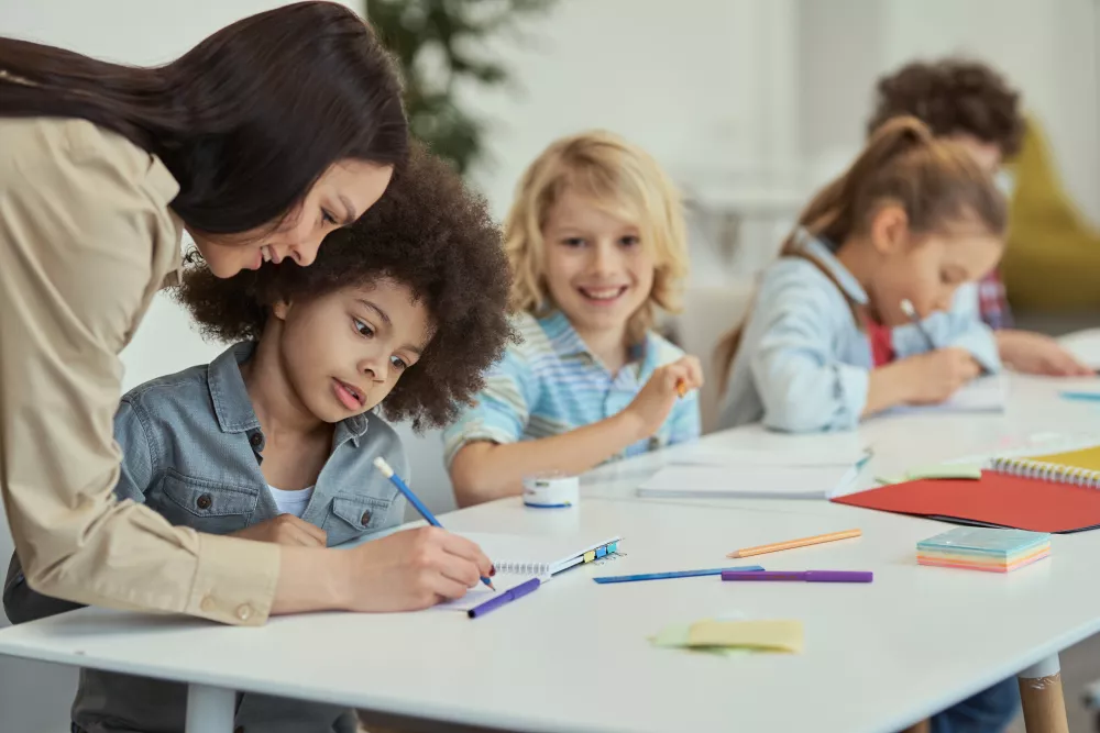 Devenir enseignant en Belgique en 2026 : pourquoi le métier d'instituteur fait plus que jamais sens