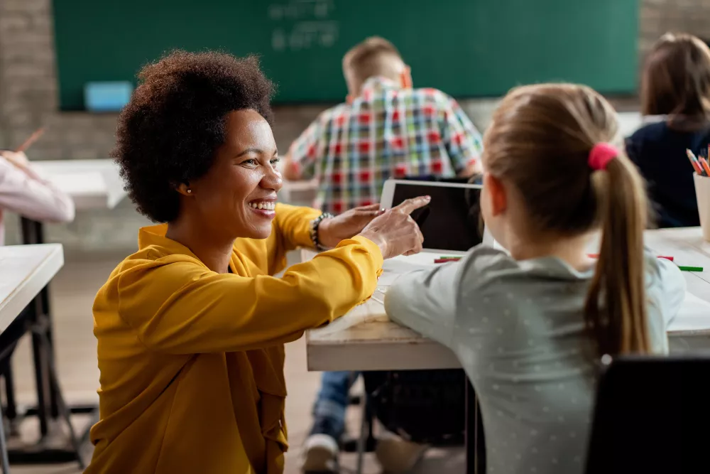 Enseignants diplômés en 3 ans : accédez au Master en 1 an et à la revalorisation salariale