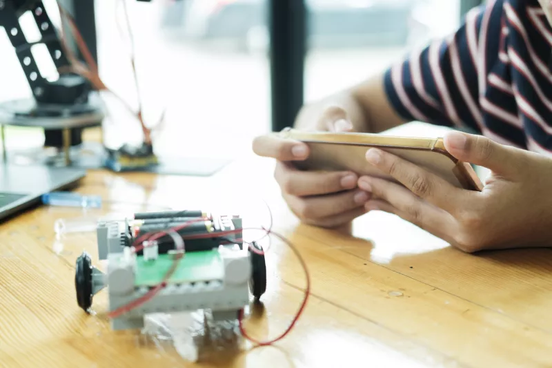 Design and Build of a Smartphone-Driven Kart : A Blend of Programming and Mechanics (part 1)
